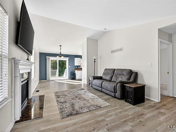 4th image of 164 Bayhill Village Dr
