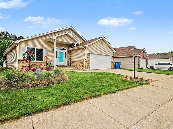 3rd image of 332 Carey Ln