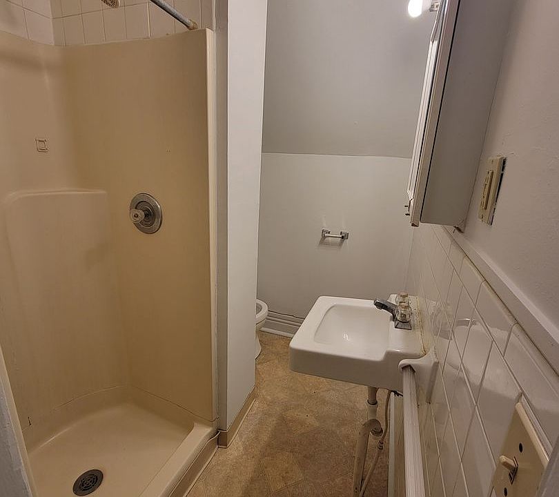 2nd image of 838 Union St APT 7