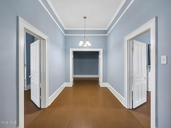 5th image of 412 W Walnut Street