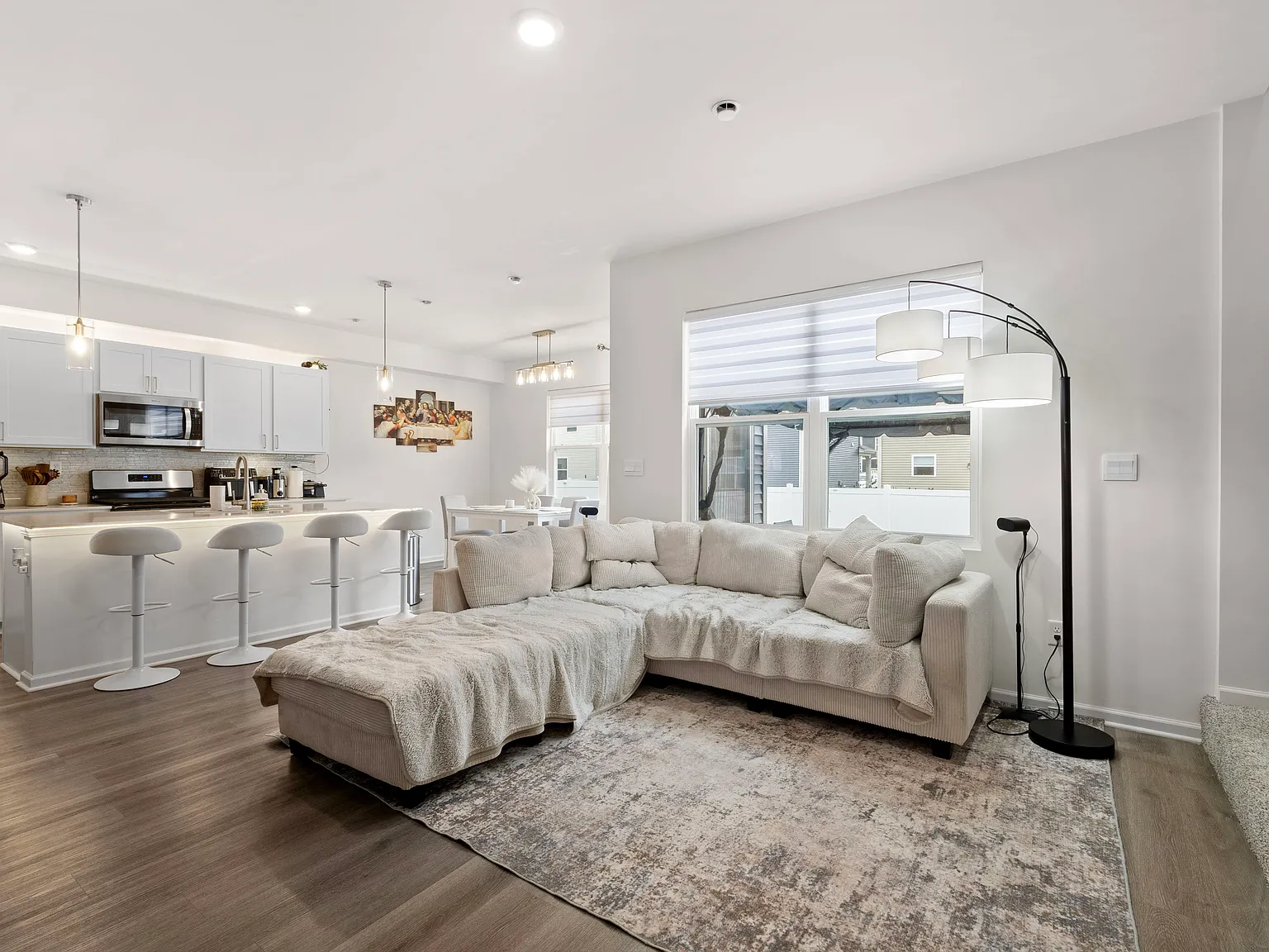 3 bed, 1663 sqft, $3,100 — Photo 3