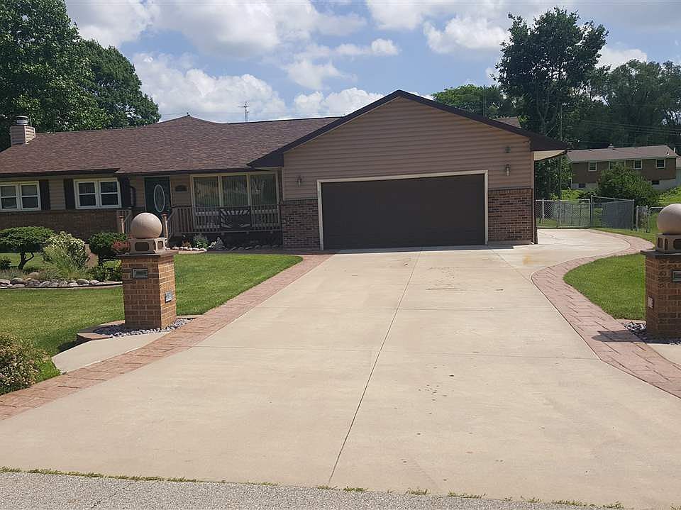 1st image of 2607 Whale Ave