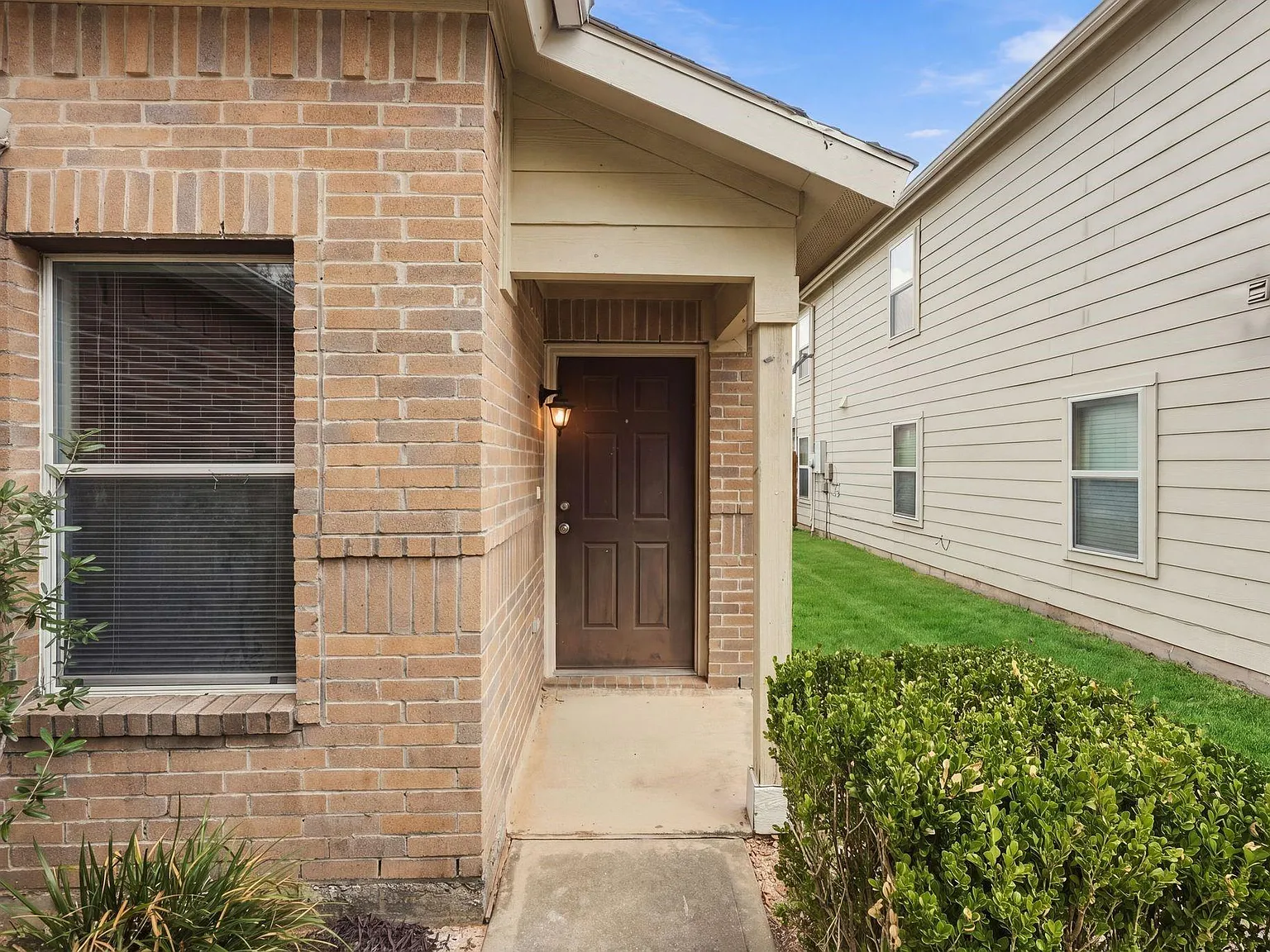 3 bed, 2.0 bath, 1352 sqft, $1,950 — Photo 4