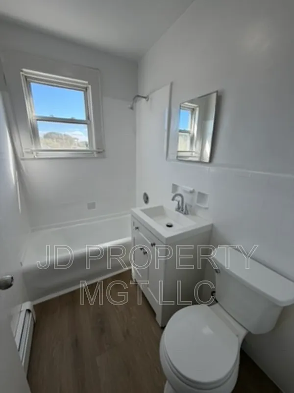 3 bed, 1.0 bath, $2,800 — Photo 4