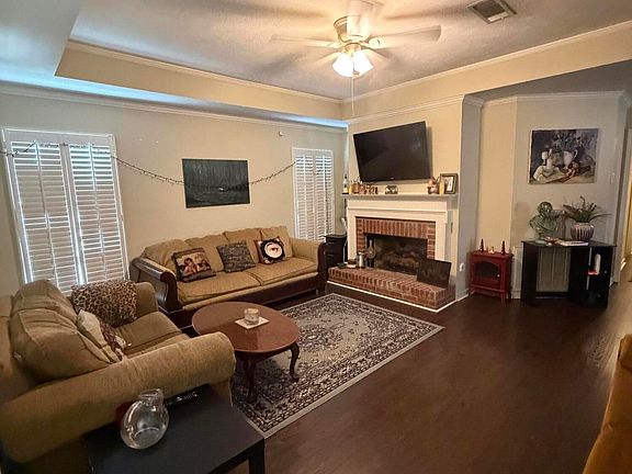 3rd image of 490 Brookstone Dr