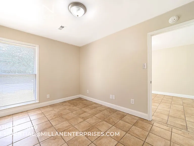 211 Oak St. Apartments — Photo 5