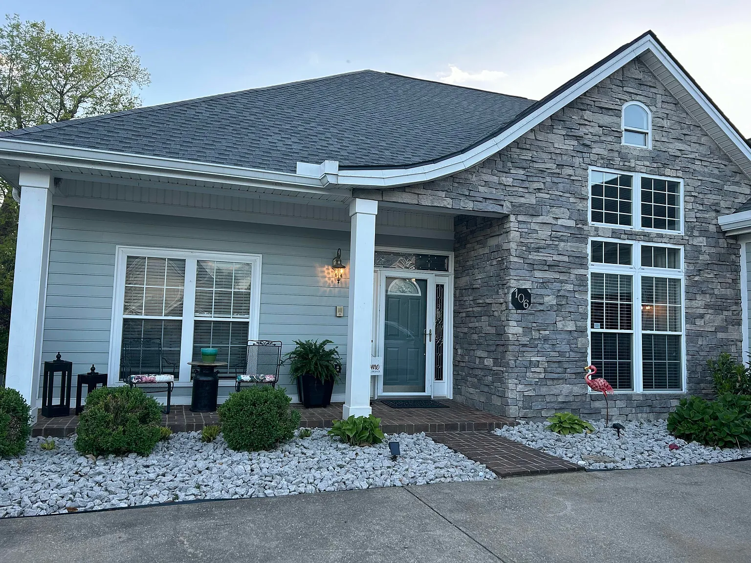 3 bed, 2.5 bath, 2400 sqft, $2,800 — Photo 1