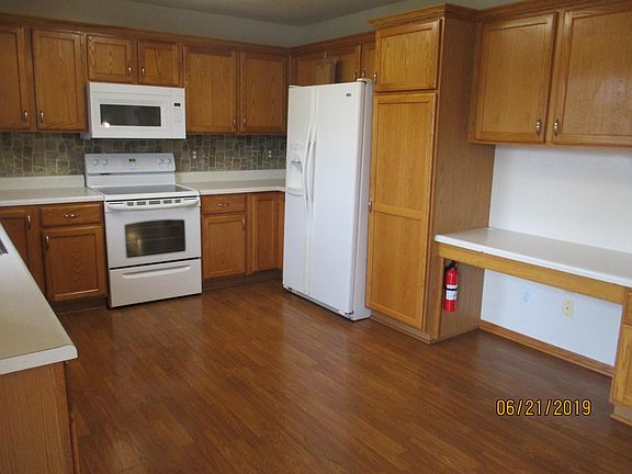5th image of 712 SE Chaparal Dr