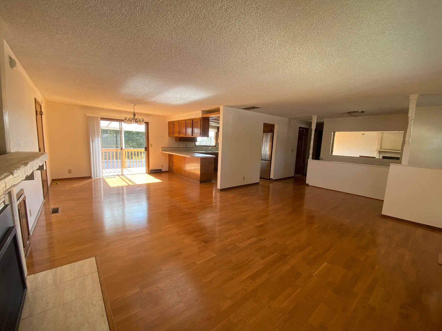 4 bed, 2335 sqft, $3,200 — Photo 4