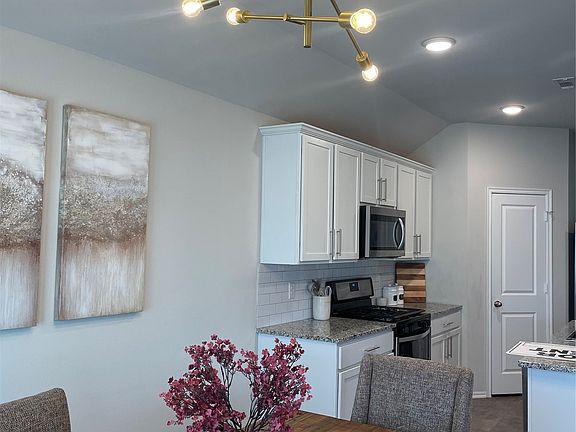 3rd image of 26485 Foxen Dr