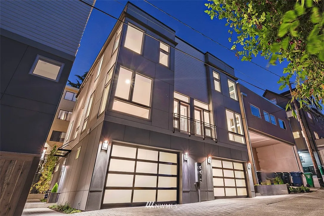 1013 B W Howe Street photo 1
