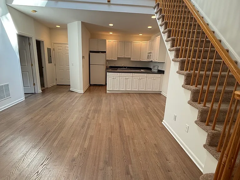 2435 Bedford St #21CC — Photo 3
