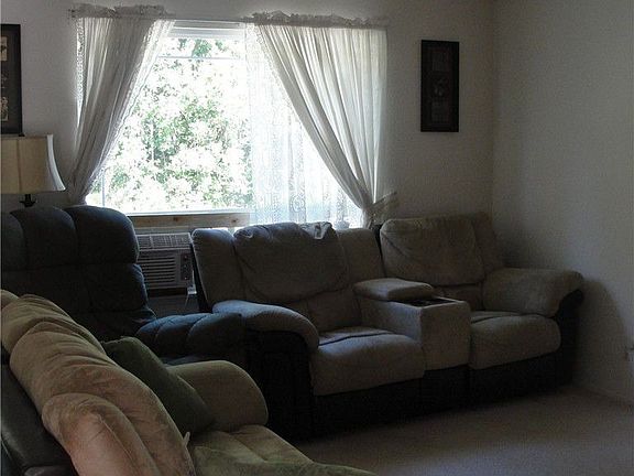 4th image of 9520 Emerald Dr SE