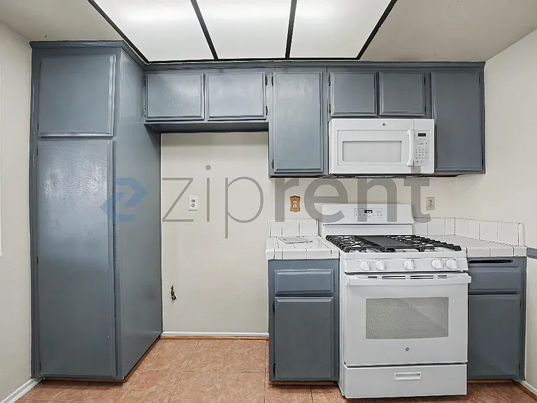 1140 Valley Spring Ln — Photo 8