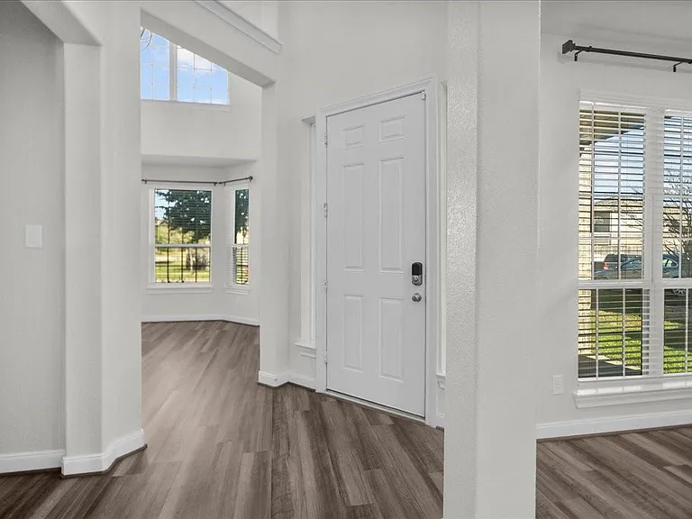 13814 Russell Ct — Photo 5