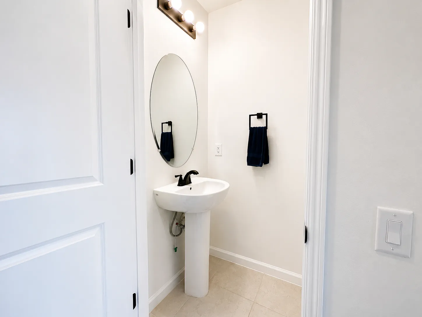 3 bed, 2.5 bath, 1636 sqft, $2,900 — Photo 3