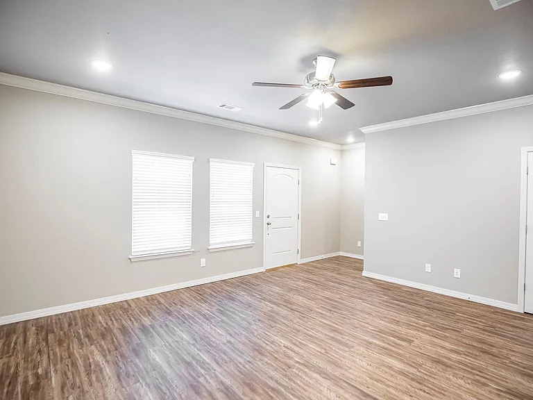 101 N Allen St — Photo 17