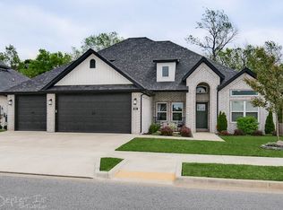 682 N Phoenix Rd, Fayetteville, AR 72704