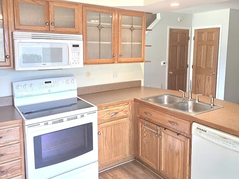 614 Dunham Rd — Photo 4