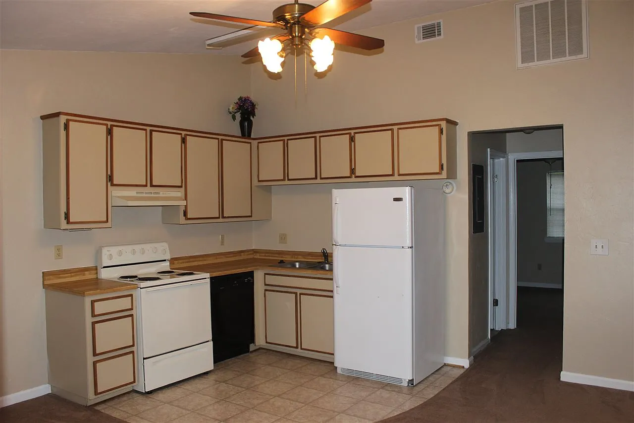 1 bed, 1.0 bath, 512 sqft, $850 — Photo 2