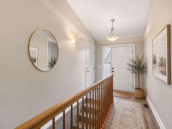 3rd image of 3853 S Pointe Dr Unit B