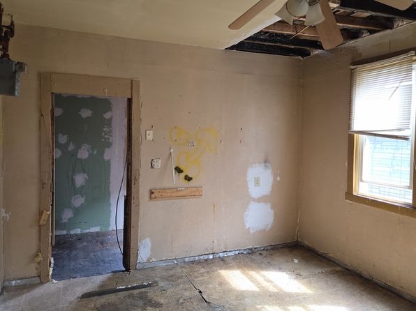 chicago-illinois-442890507 picture