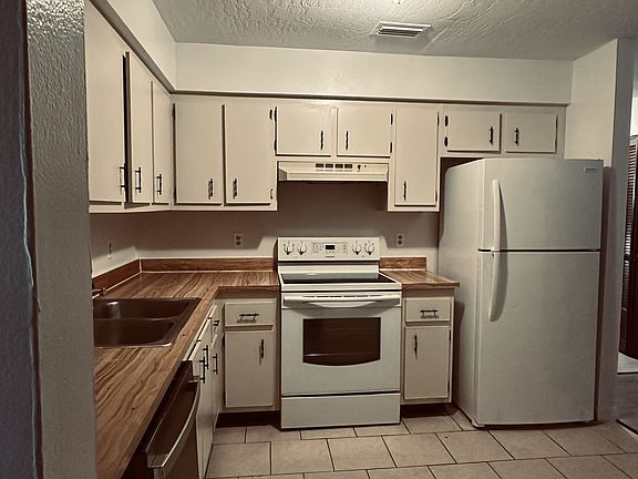 2nd image of 901 Hickory St #207207