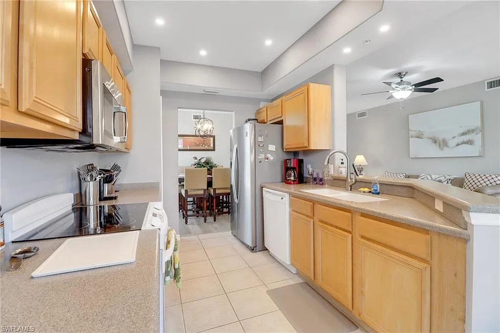 2 bed, 2.0 bath, 1378 sqft, $4,500 — Photo 4