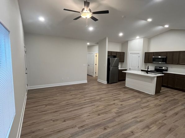 496 E Hayes St, Valley Center, KS