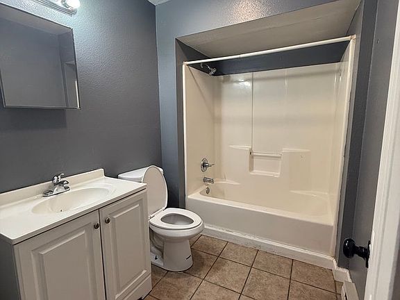 3rd image of 1801 Iola Dr #B