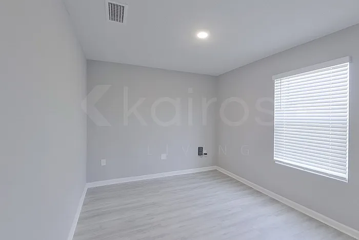 305 Monarch Ln — Photo 8
