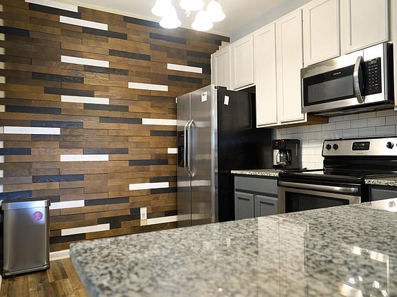 4th image of 411 Coalinga Ln