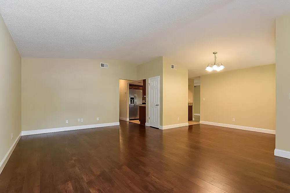 3 bed, 2.0 bath, 1688 sqft, $2,365 — Photo 2