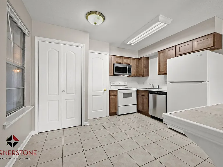 445 W Parker Blvd #4 — Photo 3