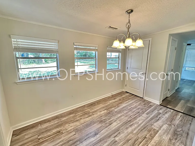 326 Washington Ave — Photo 8