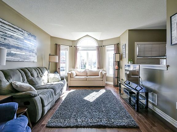 4th image of 12 White Cres