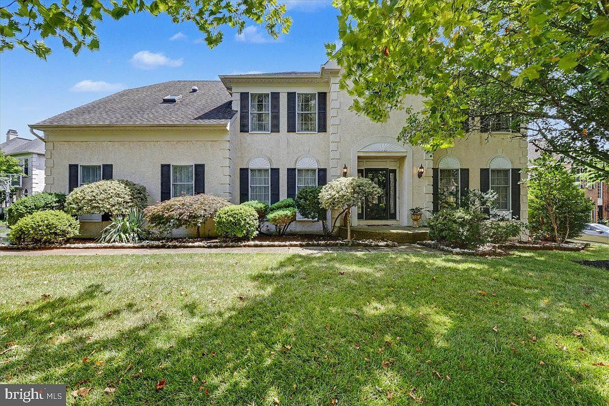 202 Cascades Ct — Blue Bell Country Club