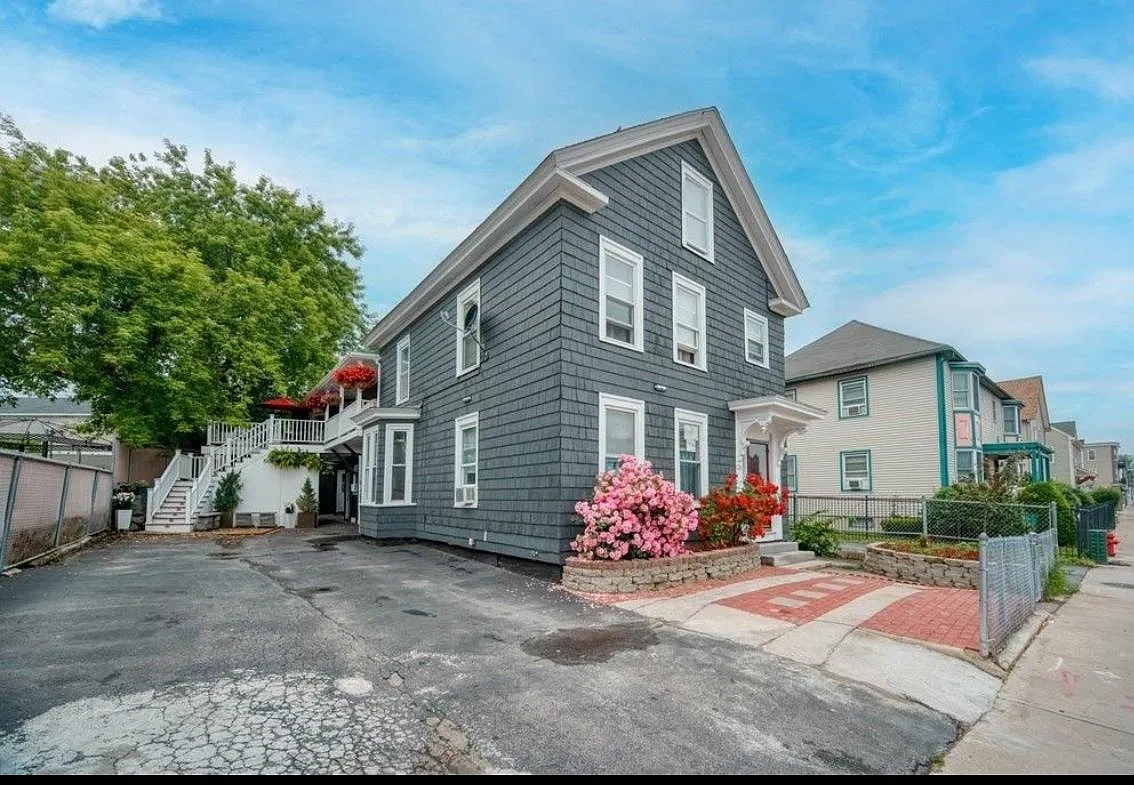 3 bed, 1100 sqft, $2,800 — Photo 2