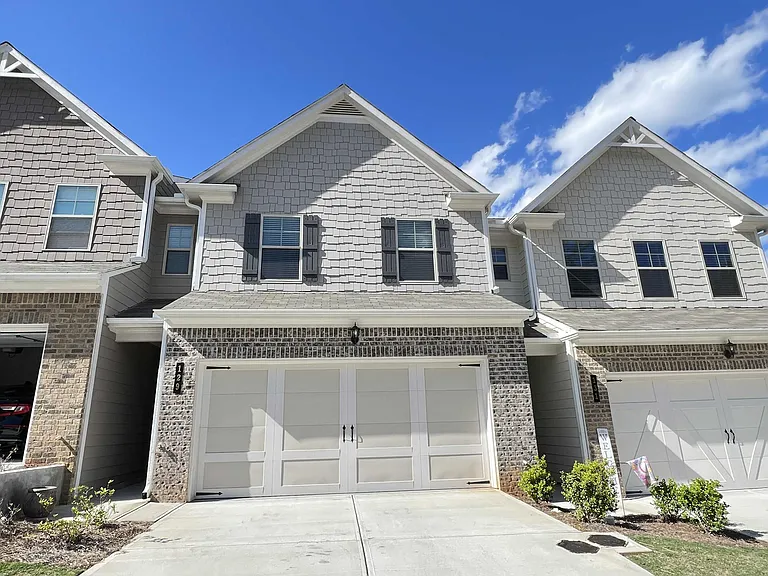 129 Camden Park Dr — Photo 1