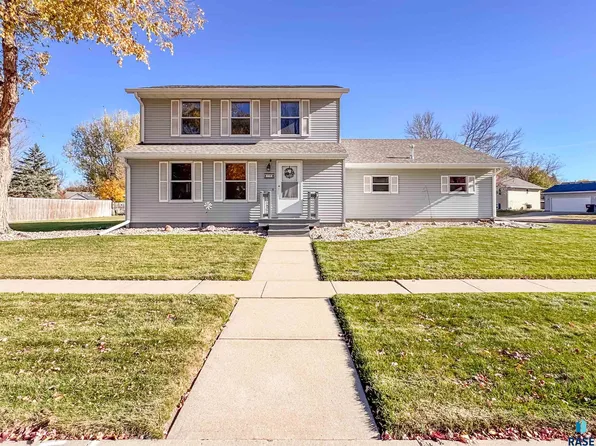 900 S Parkview Blvd, Brandon, SD 57005