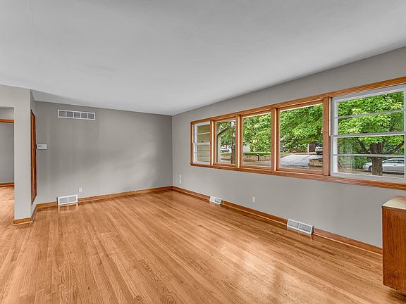 5th image of 730 Midland Ave