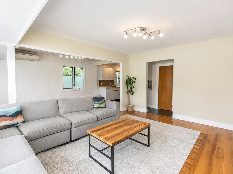 120 Chauncey Ave — Photo 11