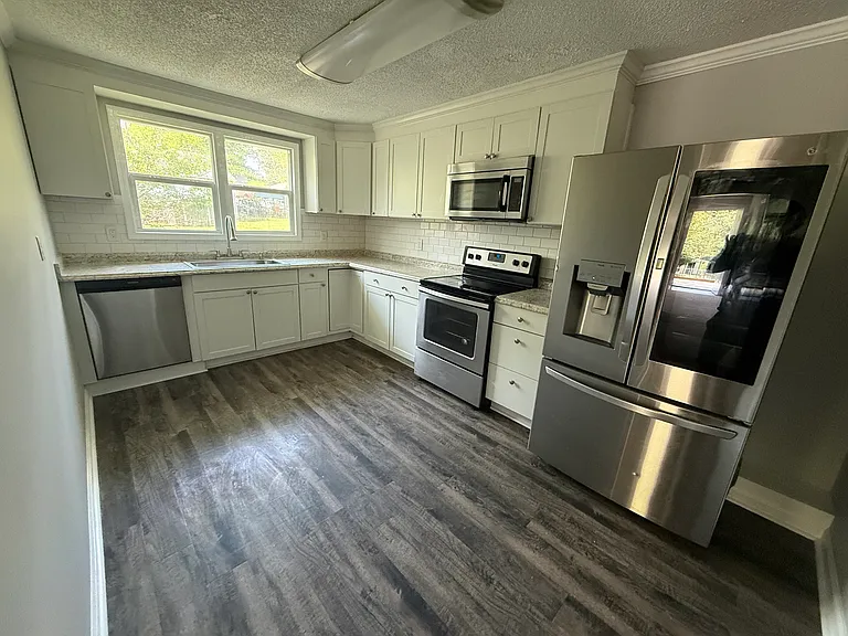 606 E Maple Ave — Photo 8