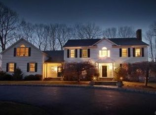 87 Foggwood Cir, Fairfield, CT 06824