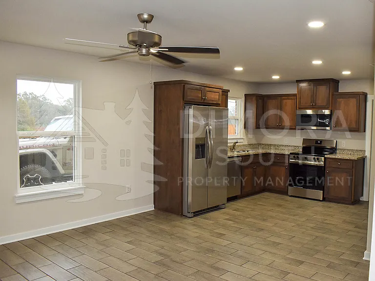 130 East Ave — Photo 4