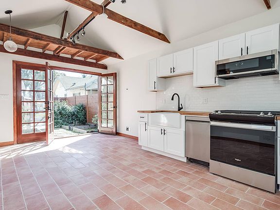4th image of 3141 Glenmanor Pl