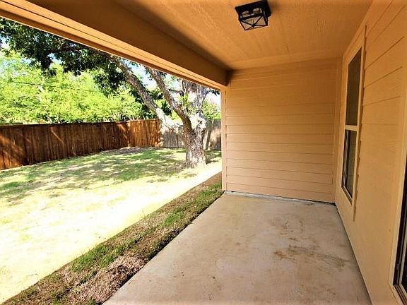 2nd image of 929 Havenwood Dr
