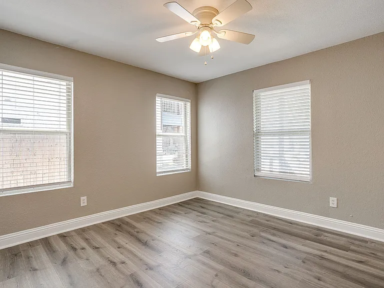 3221 McCart Ave — Photo 15