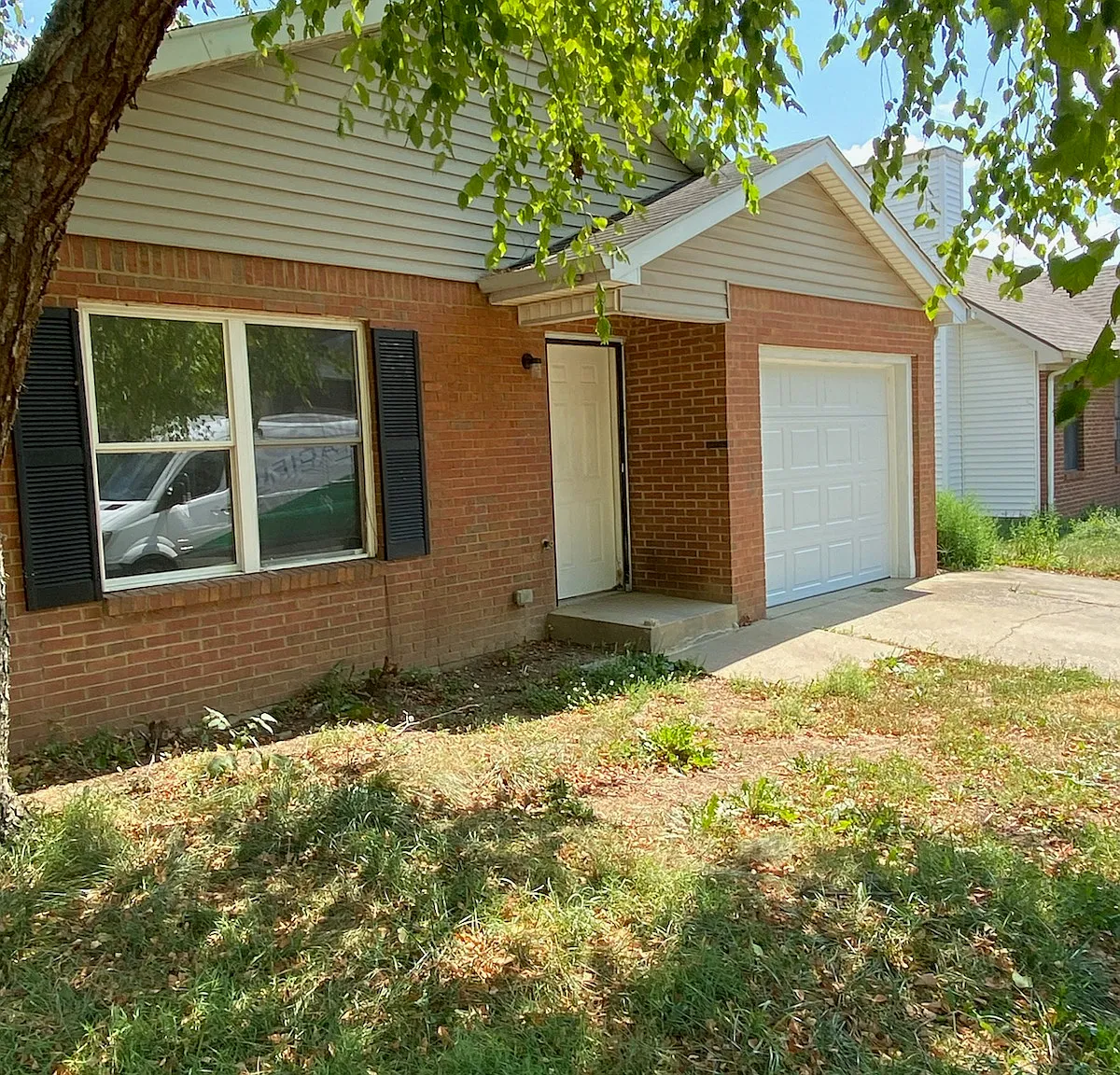 1205 Crown Cir — Photo 1