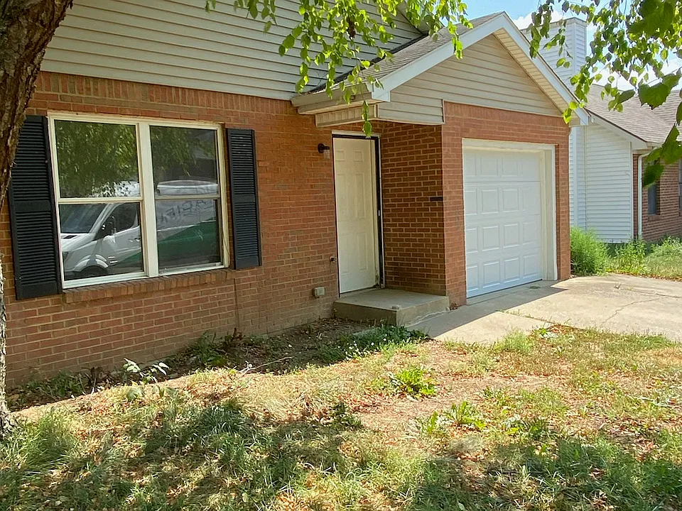1205 Crown Cir